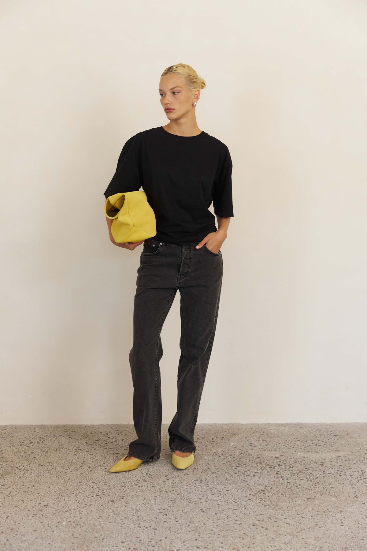 CINCHED TEE in WASHED BLACK