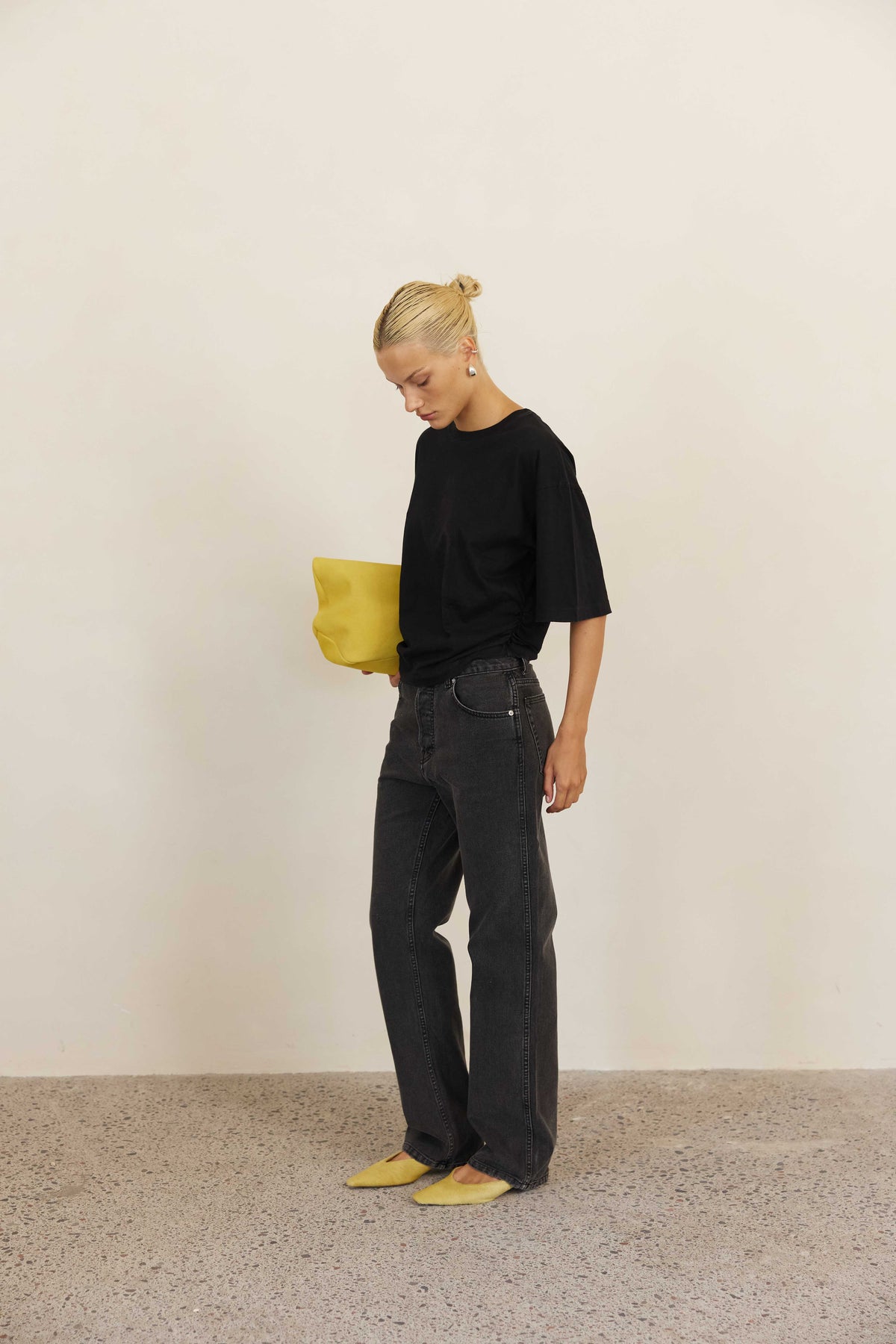 CINCHED TEE in WASHED BLACK