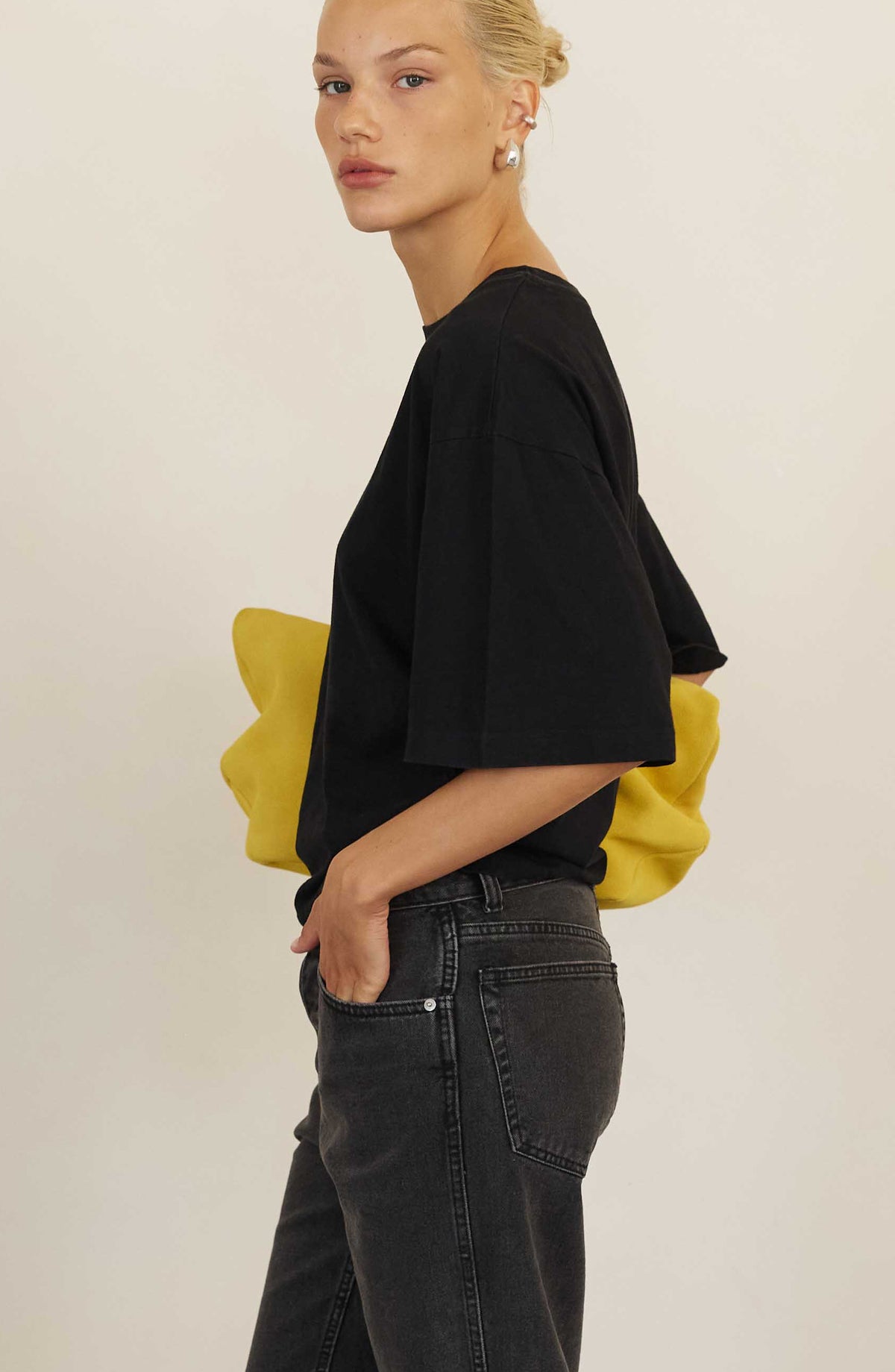 CINCHED TEE in WASHED BLACK