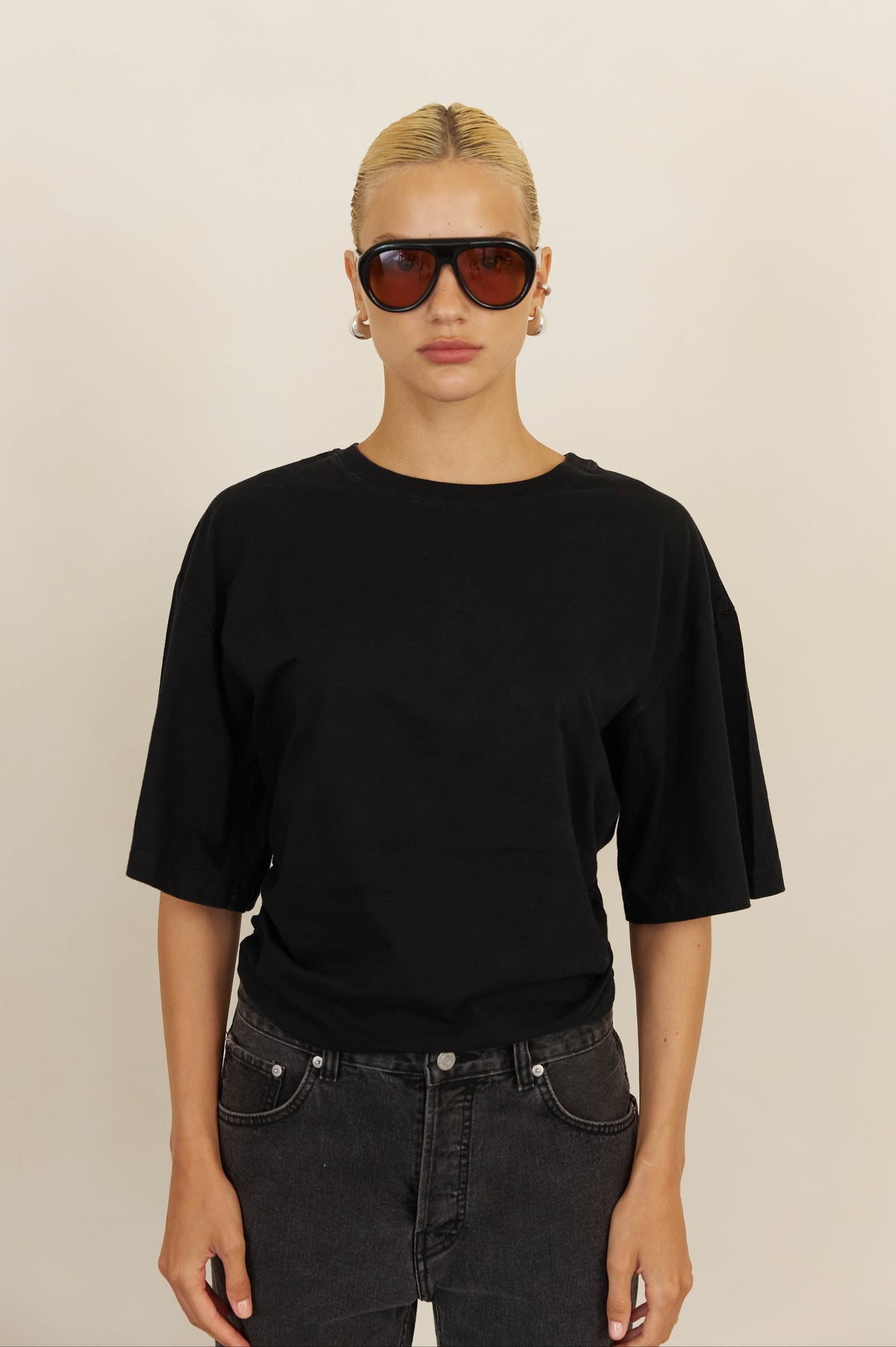 CINCHED TEE in WASHED BLACK