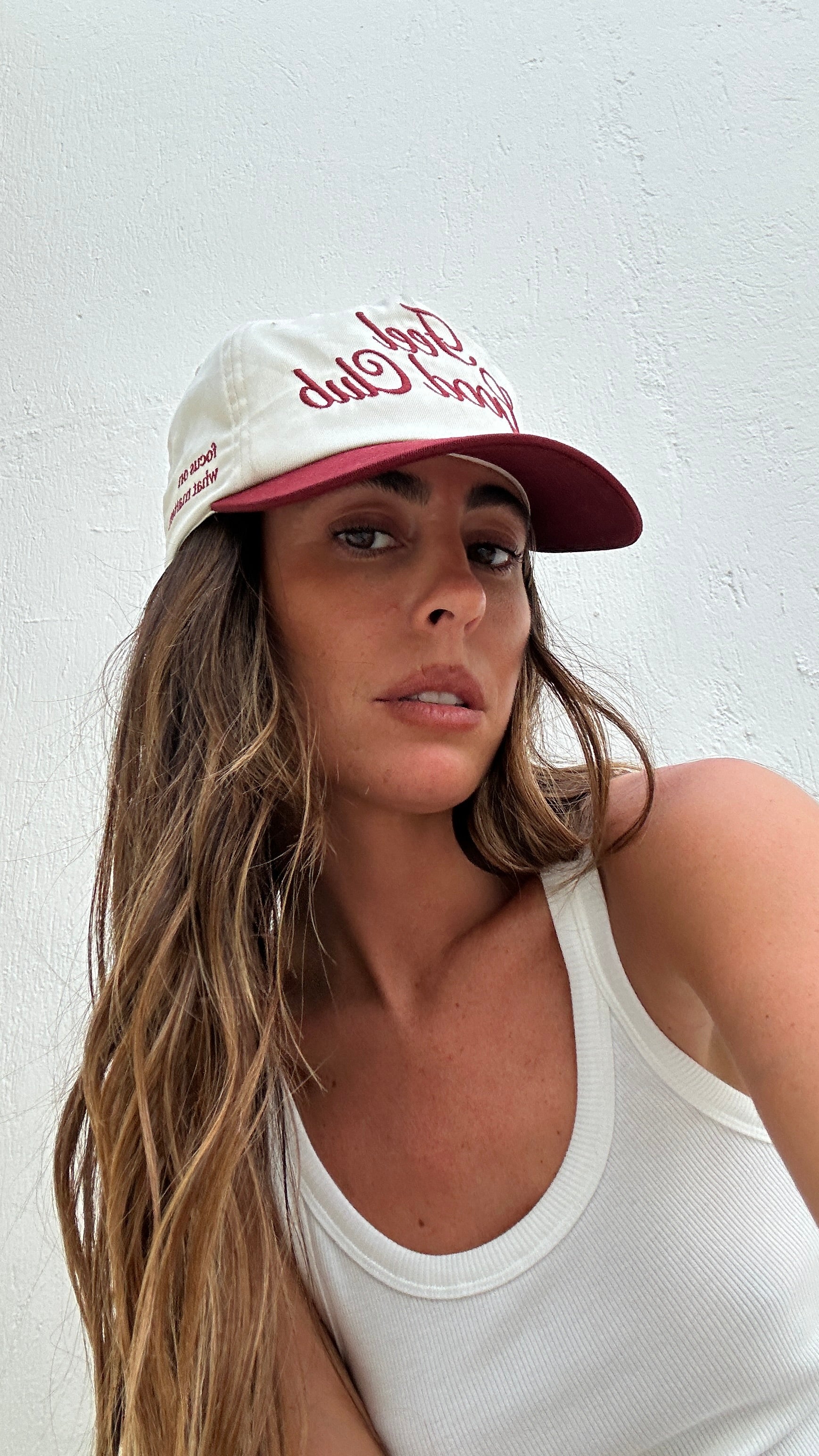 TRUCKER HAT in CREAM/BURGUNDY