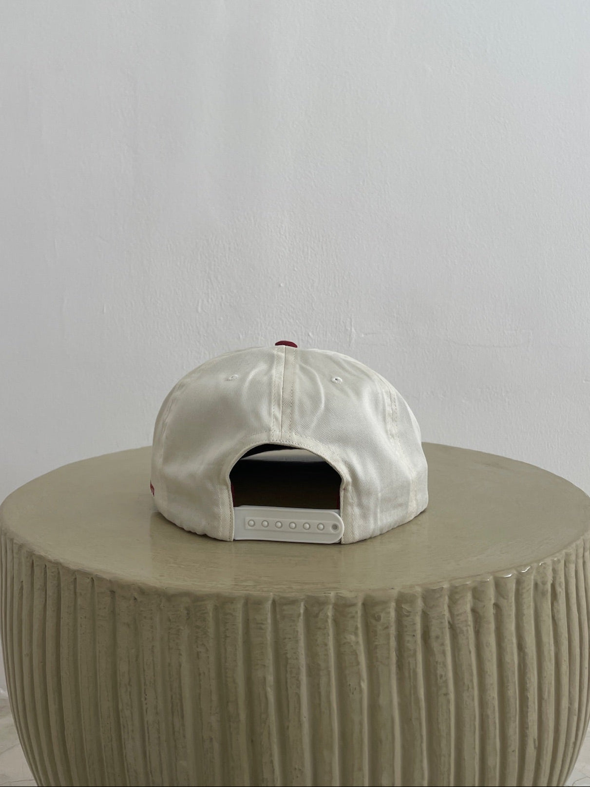 TRUCKER HAT in CREAM/BURGUNDY