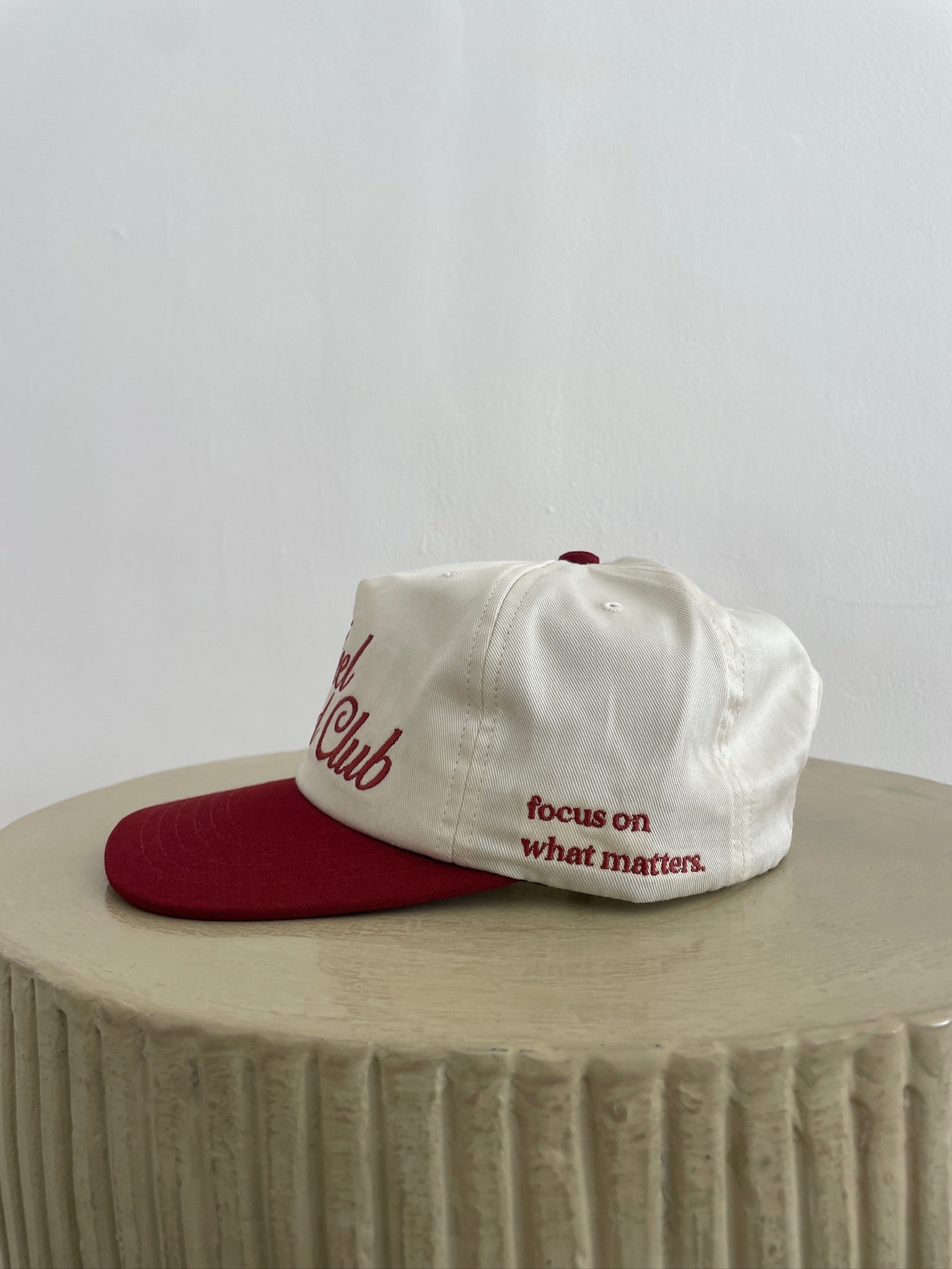 TRUCKER HAT in CREAM/BURGUNDY