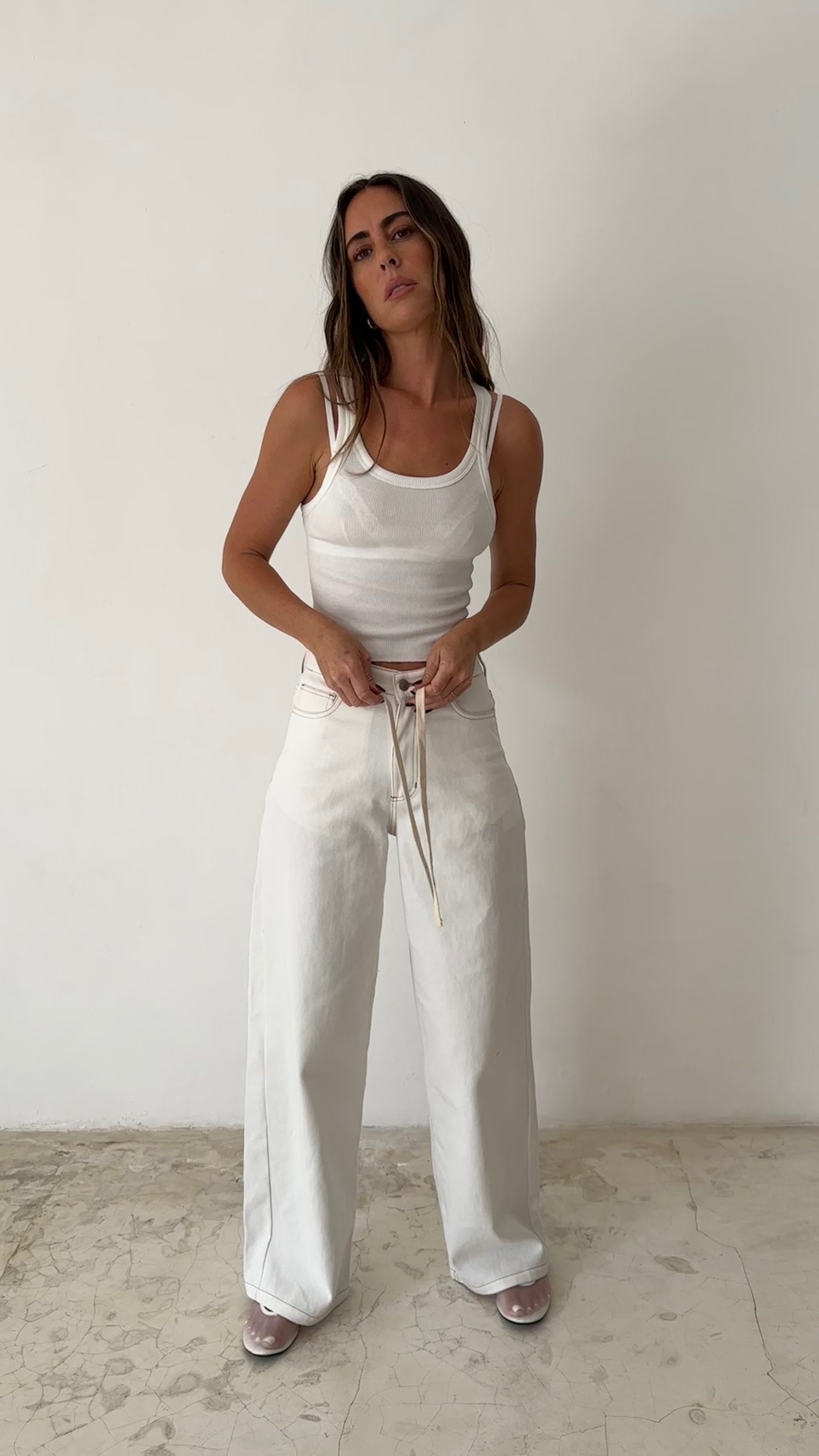 LIGHT CROP TANK in WHITE