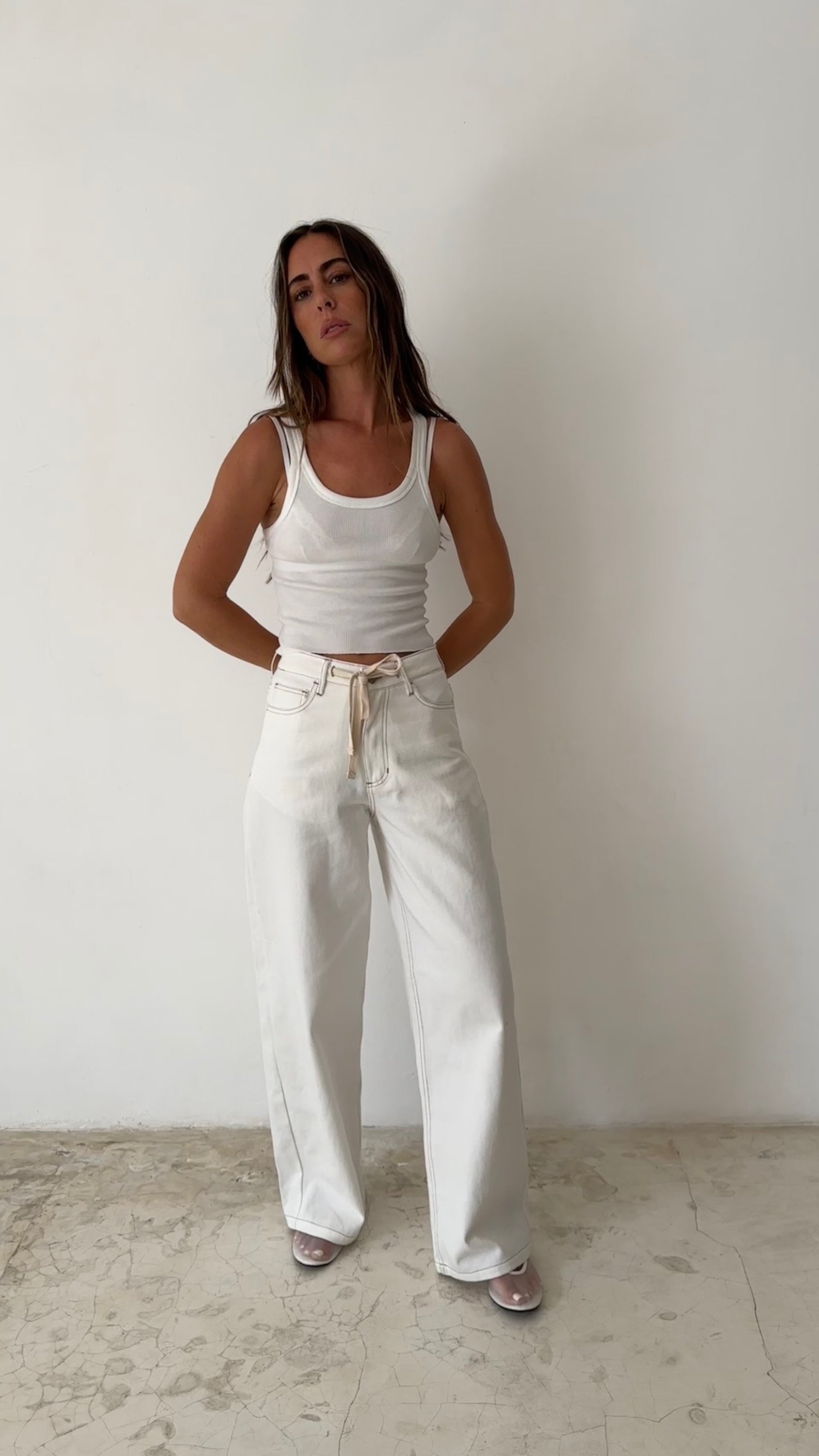 LIGHT CROP TANK in WHITE