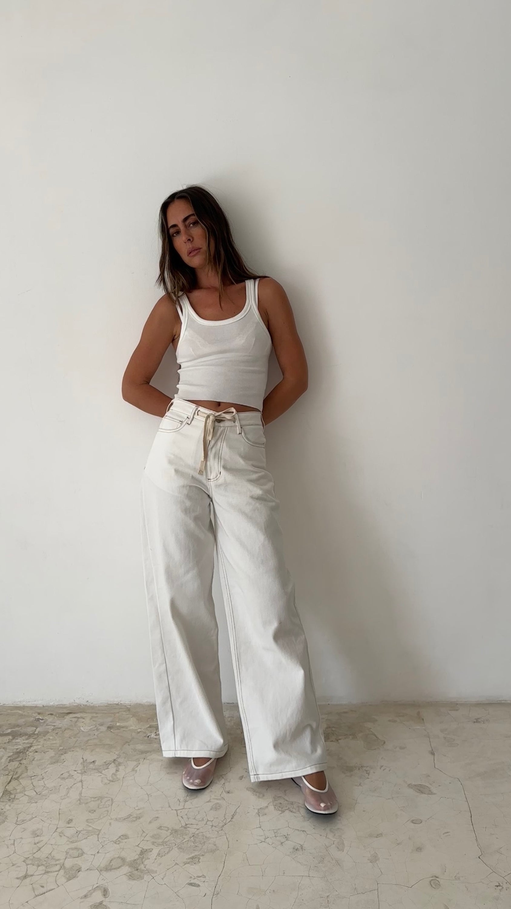 LIGHT CROP TANK in WHITE