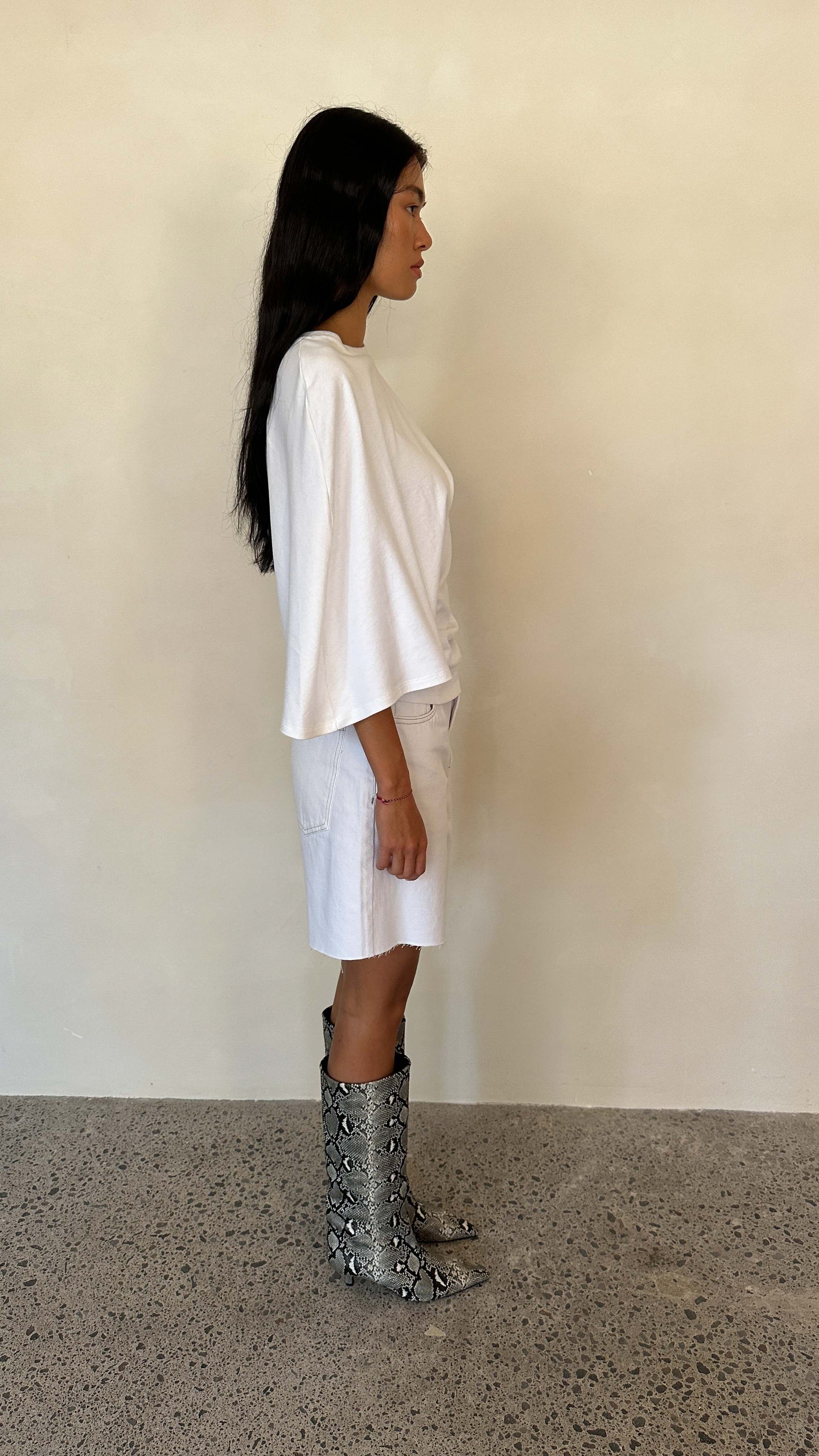 ASYMETRIC TEE in WHITE
