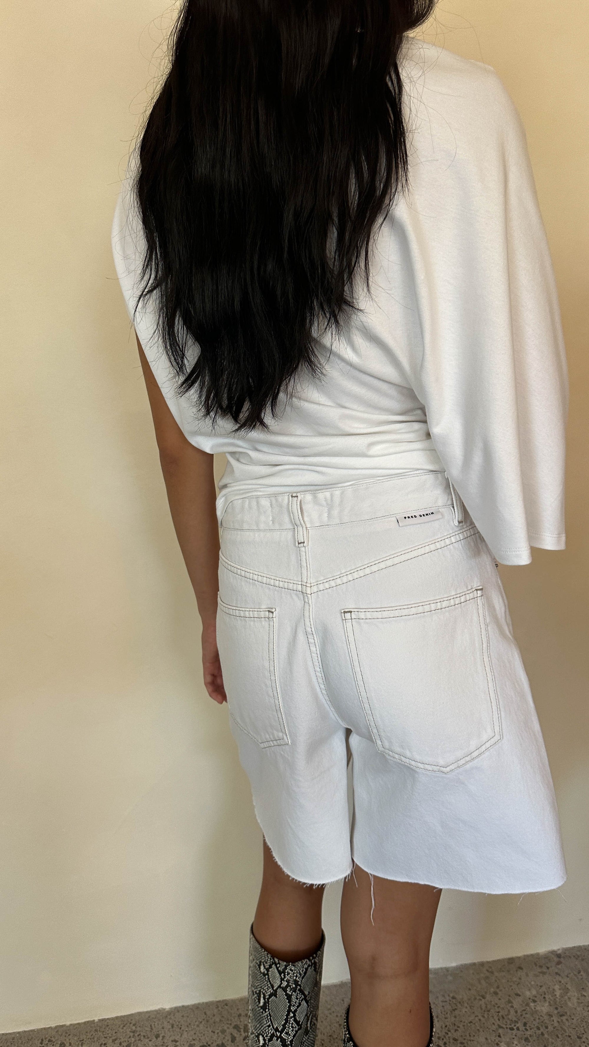 ASYMETRIC TEE in WHITE