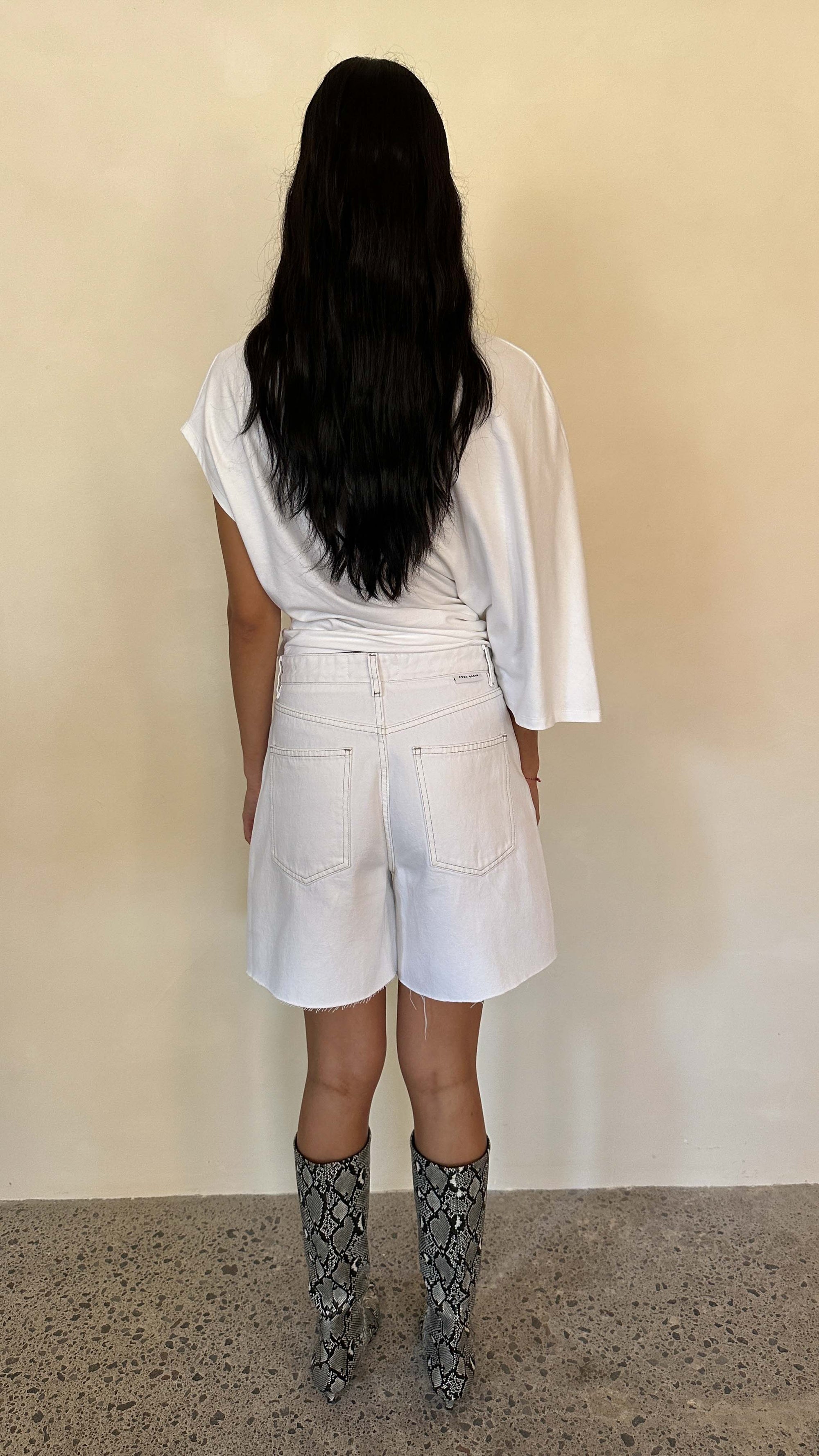 ASYMETRIC TEE in WHITE