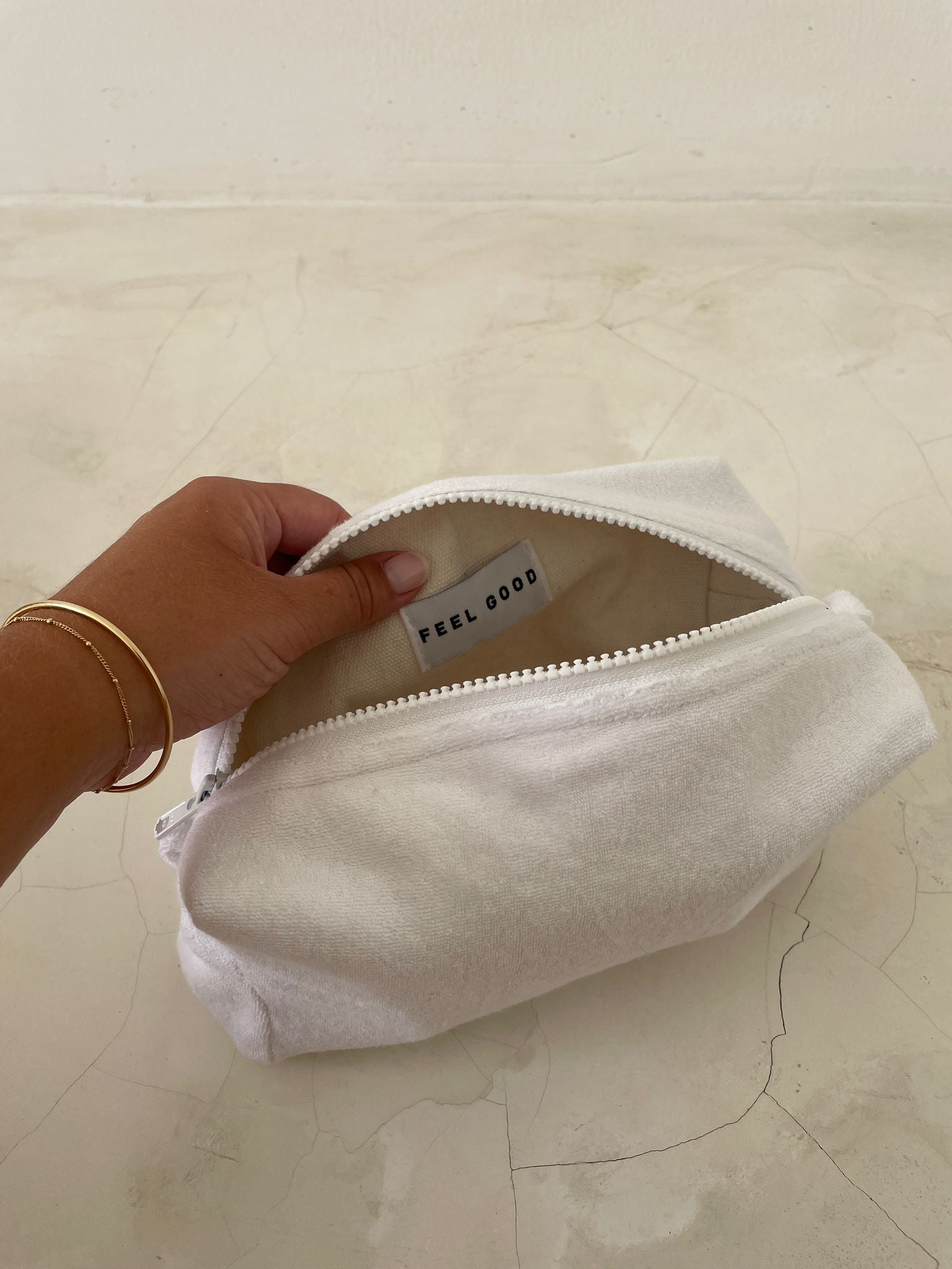 TOWEL POUCH in WHITE