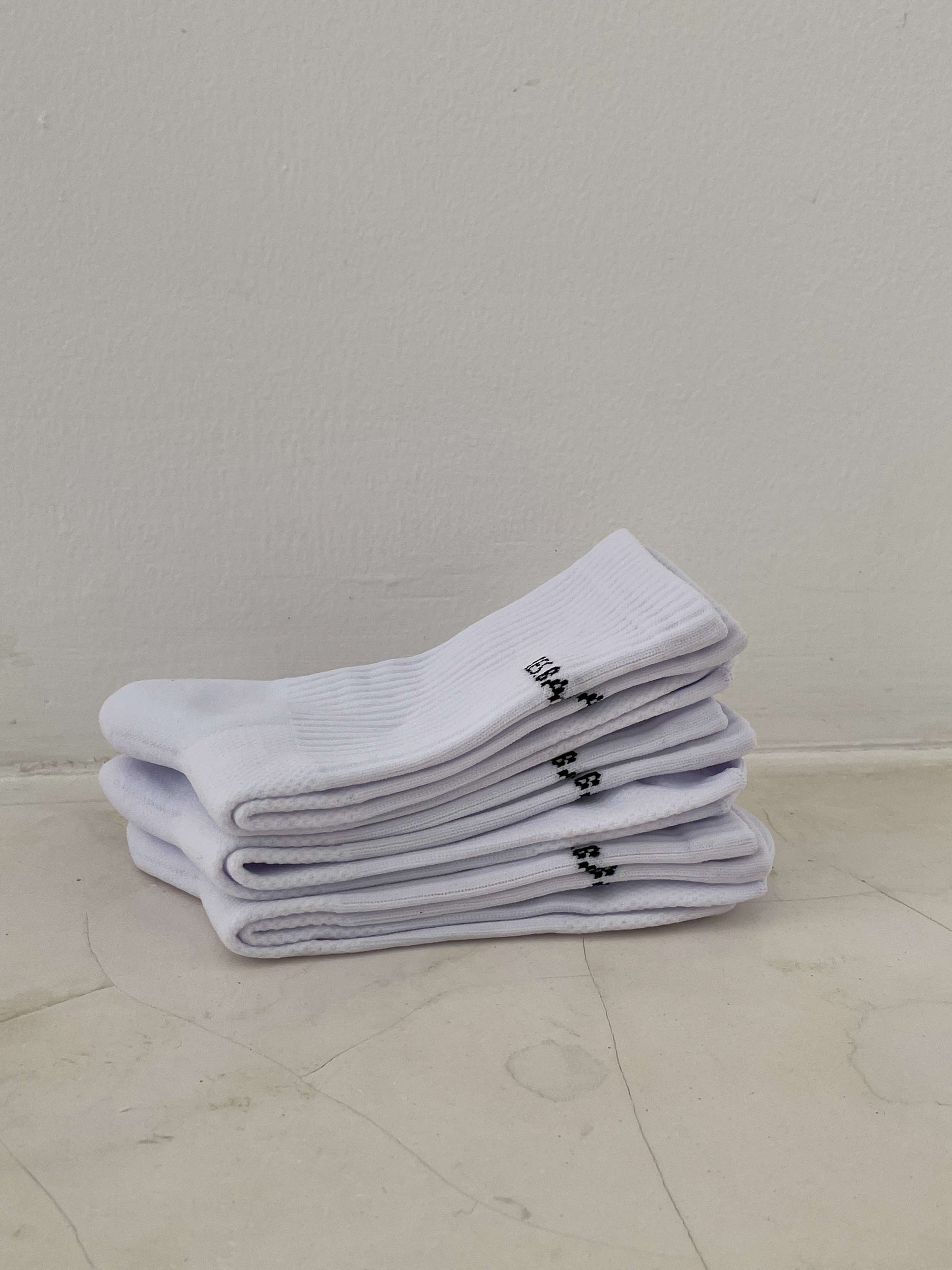 3 PACK BASIC SOCKS in WHITE